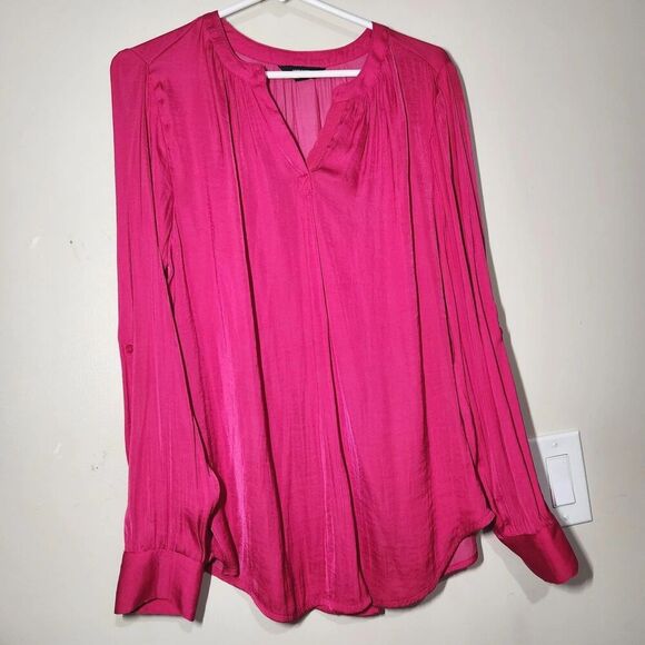 Simply Vera wang top Women Size Large Fucsia Color Silky Top Roll Tab Sleeves - Picture 3 of 15